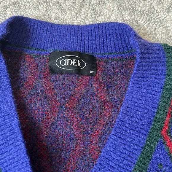 Woman's Geometric Pattern Cardigan Size Medium - Picture 3 of 5